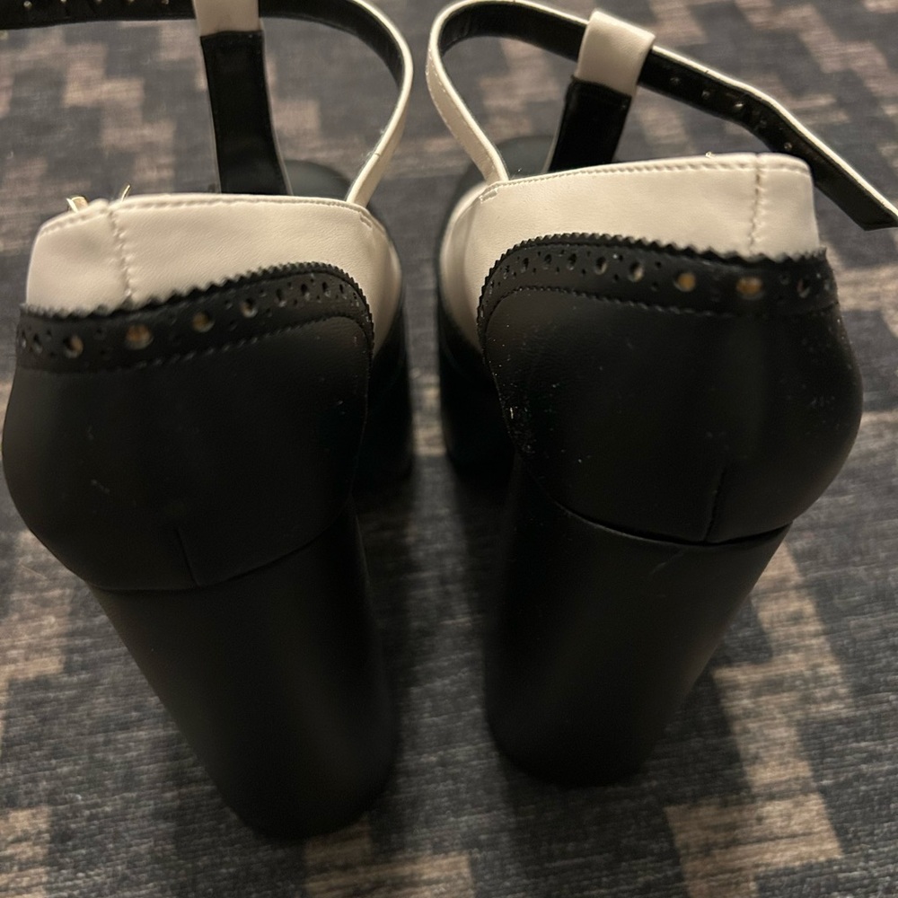 Jessica Simpson Selventa/ Two-Tone Black and White Mary Jane Platform Heels - Picture 6 of 7